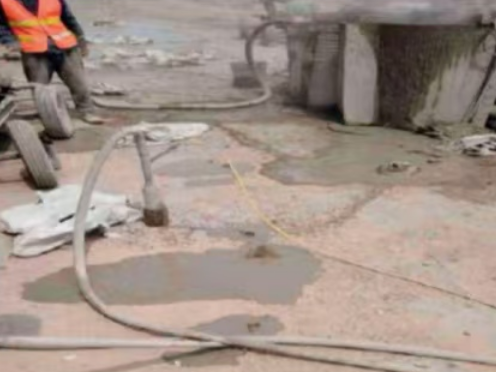 平凉水泥混凝土路面板底注浆技术 路面脱空注浆整治方案