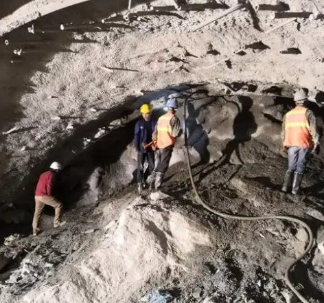 平凉隧道拱顶带模注浆料，微膨胀注浆料的特点及施工工艺